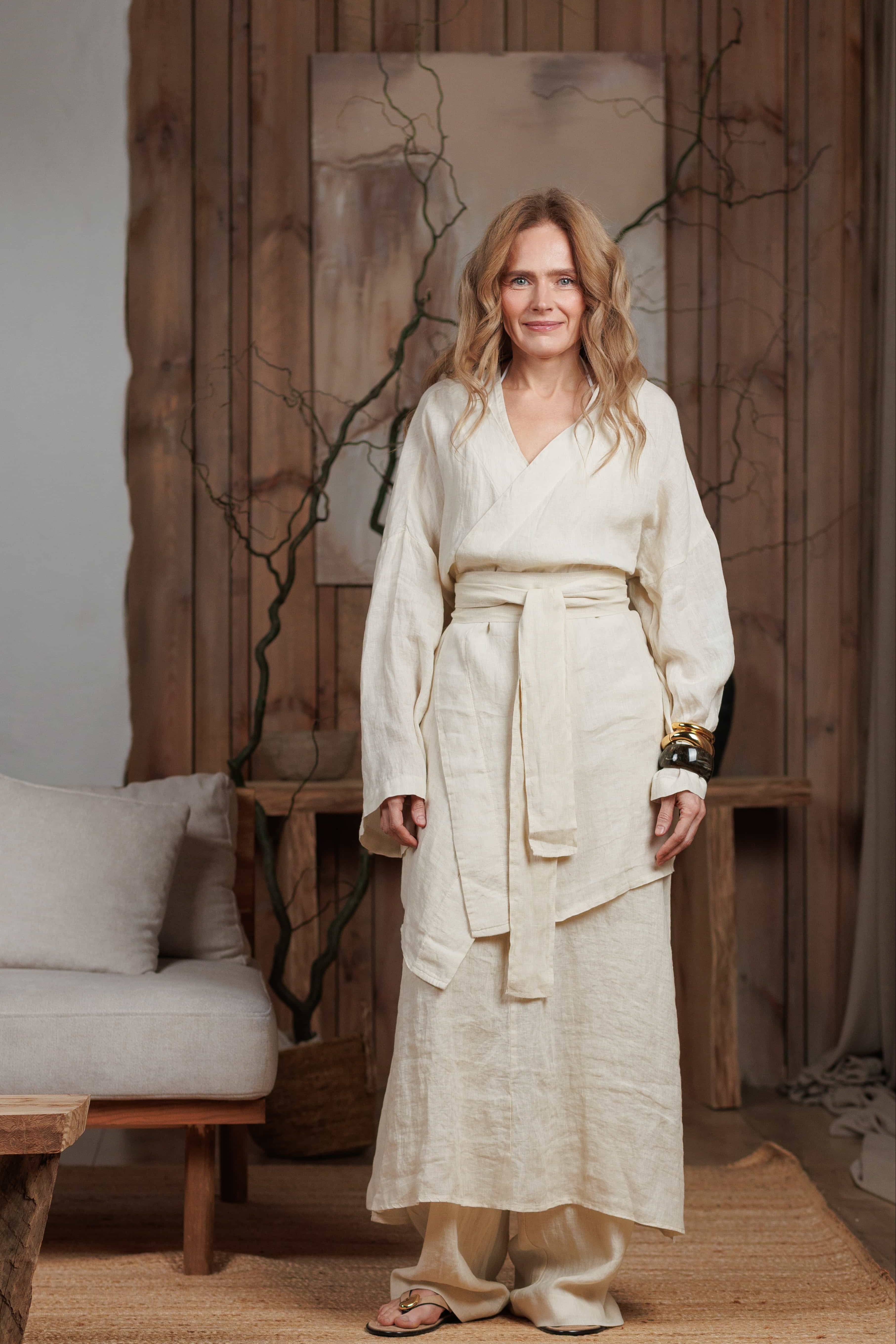 Elegant linen kimono in beige, designed for a relaxed yet refined look, perfect for summer days in the UAE and GCC region. Soft natural linen fabric provides breathability and comfort in warm climates. Styled with a wrap-around belt for a tailored fit. Ideal for beach days, lounging, and city walks.
